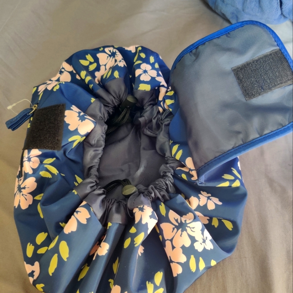 Lazy cosmetic bag